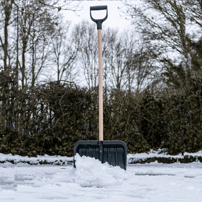 Small Snow Shovel Spade with Wooden Handle – 395 x 309mm Blade (1300mm Length)